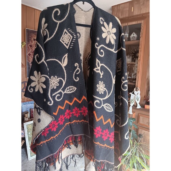 Hippie boho oversize embroidery poncho wrap one size black floral design - Picture 1 of 3